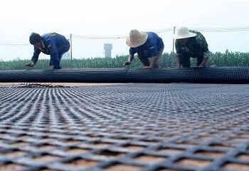 鋼塑土工格柵工程